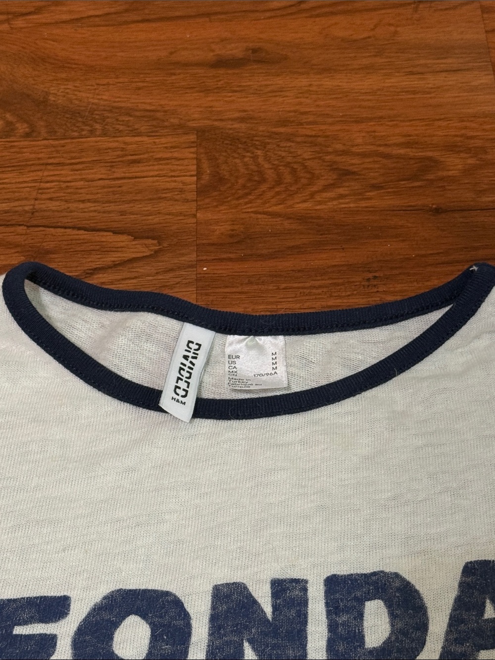 H&M Linen-Blend Print-Motif T-Shirt - Picture 9 of 10